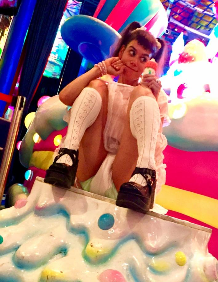 My diapered trip to Tokyo – part 2 (8 pics) – ABDLgirl