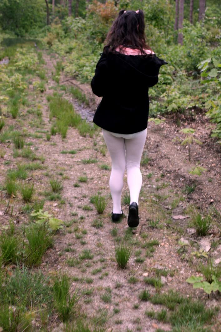 I’m diapered in the woods (6 pics) – ABDLgirl