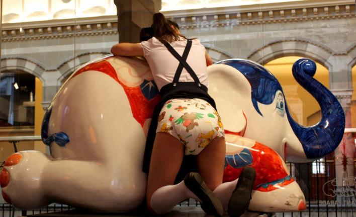 I’m diapered at the mall in Amsterdam (7 pics) – ABDLgirl