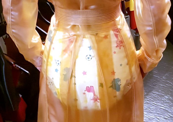 I’m visiting DeMask fetish boutique wearing a diaper (12 pics) – ABDLgirl