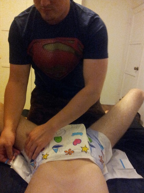 Babys Paradise, Hehe Bf changing mah diapee :3