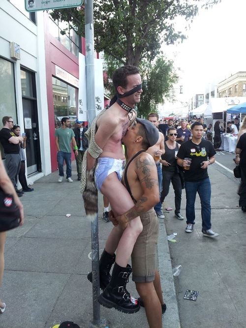 LEATHERSKINSLAVE,  LIVE PIC FROM FOLSOM! 
