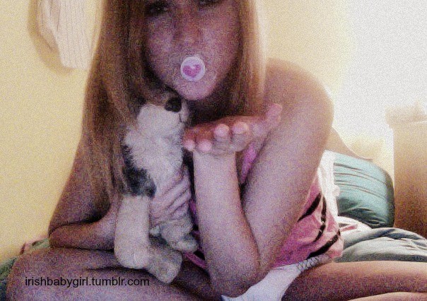 — dis is how i give kissies to daddy :) xo