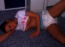 cute-gal-wears-a-diaper-560x405.jpg (560×405)