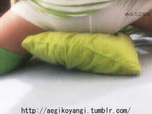 Gege asked me to change my avatar picture on my Big Girl blog to the picture he took while i was rubbing against my pillow